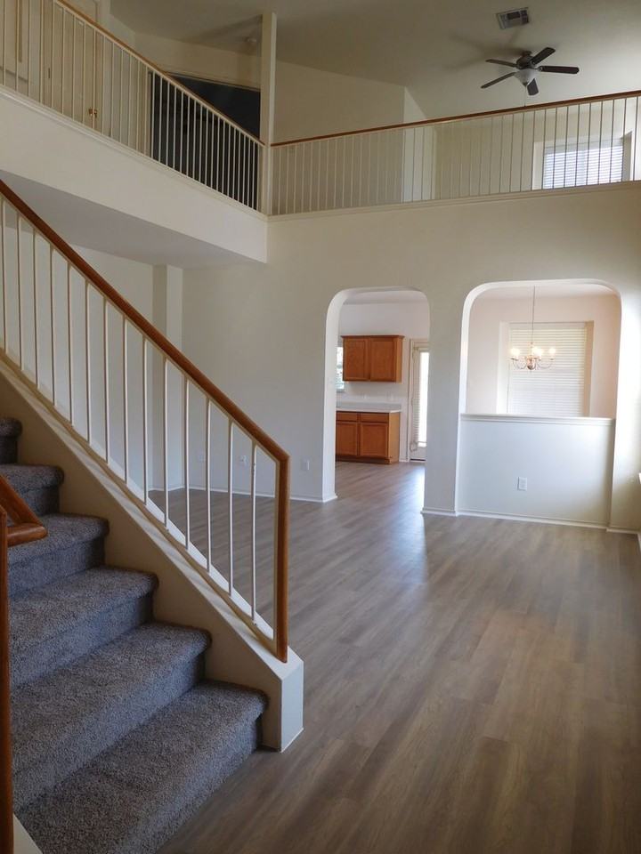 911 Middle Brook Dr - Photo 5 of 50