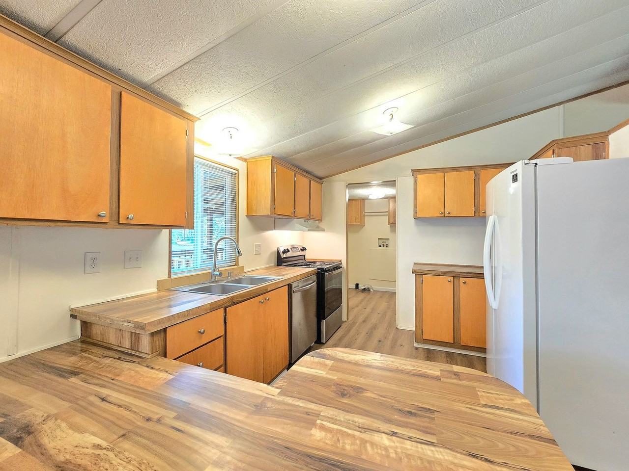 12105 26th Ave Ne #A - Photo 3 of 23