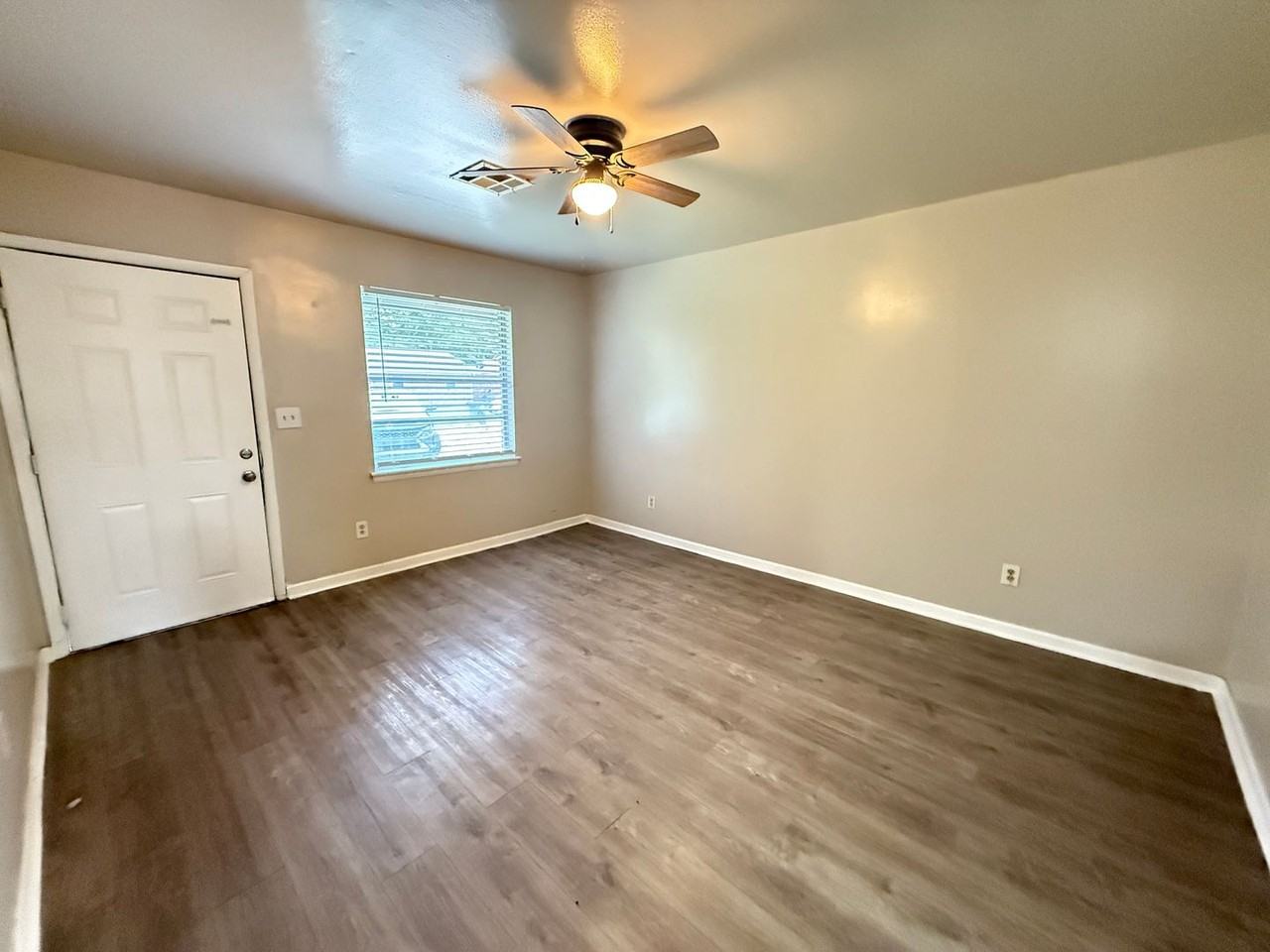 1935 E 51st Pl - Photo 2 of 11
