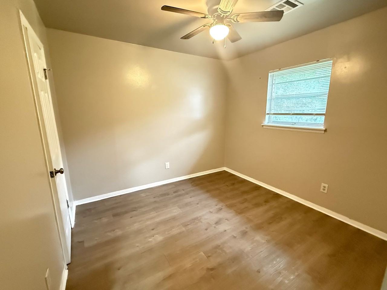 1935 E 51st Pl - Photo 6 of 11
