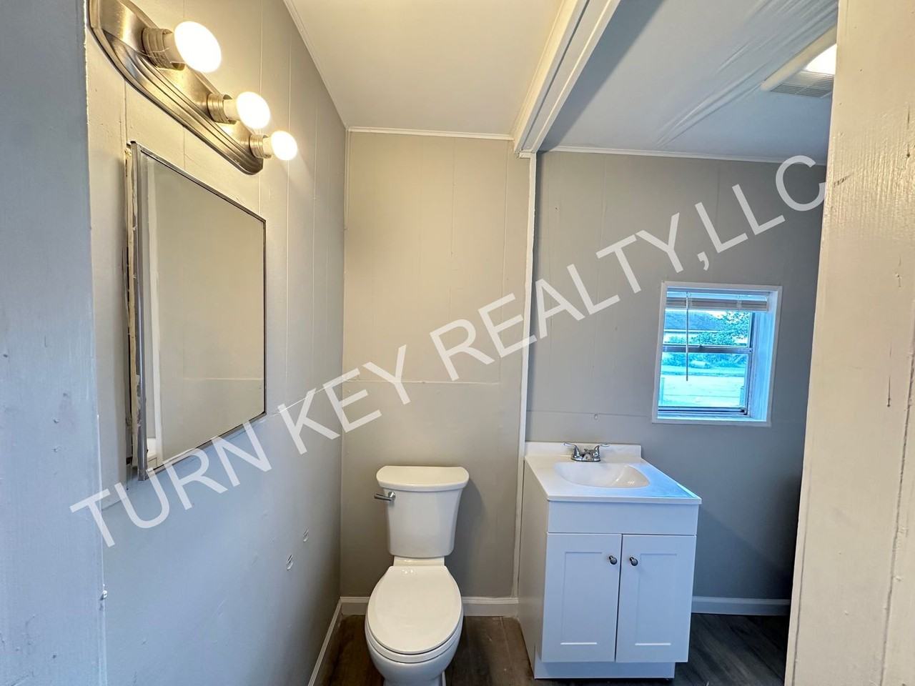 719 16th St N - Photo 4 of 15