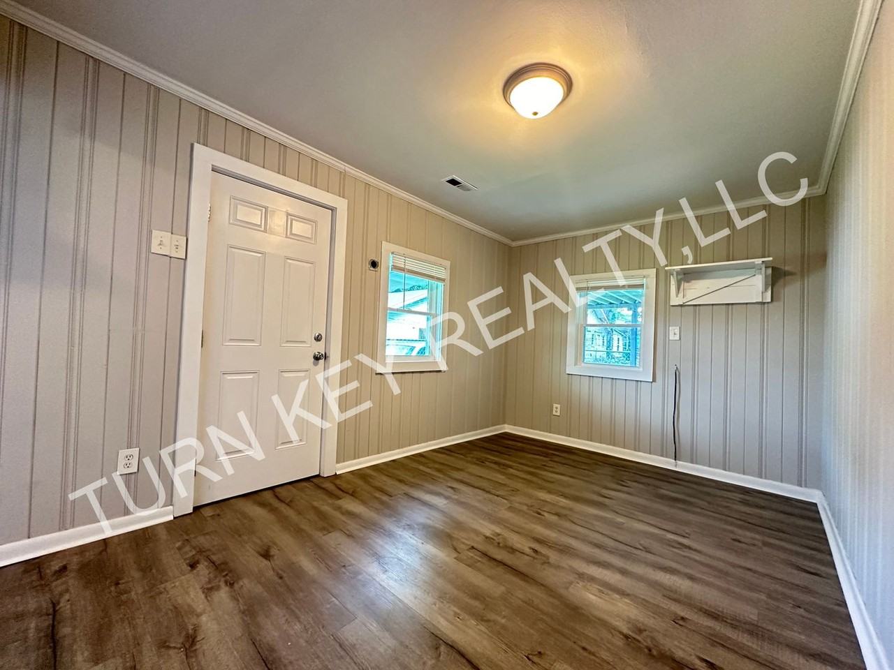 719 16th St N - Photo 5 of 15