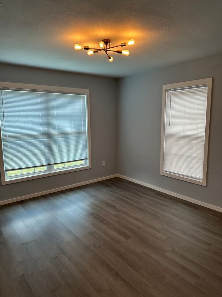 2909 Summer Ave - Photo 2 of 7