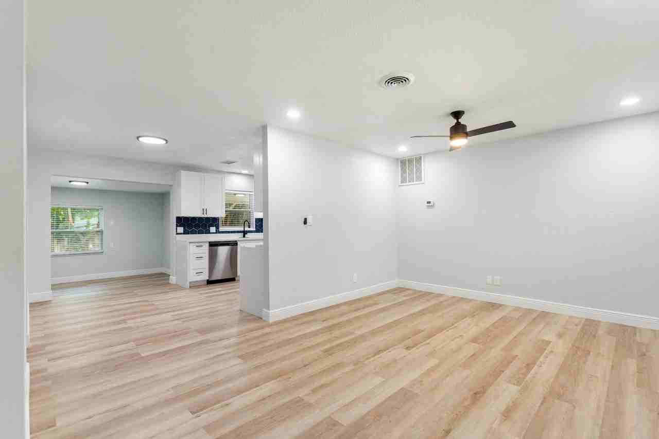 5424 14th Ave N - Photo 2 of 34