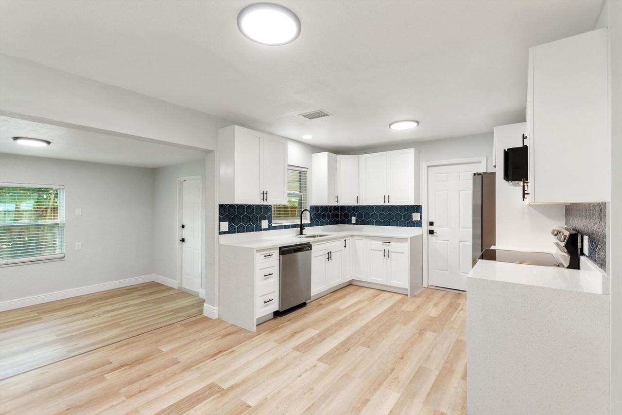 5424 14th Ave N - Photo 3 of 34