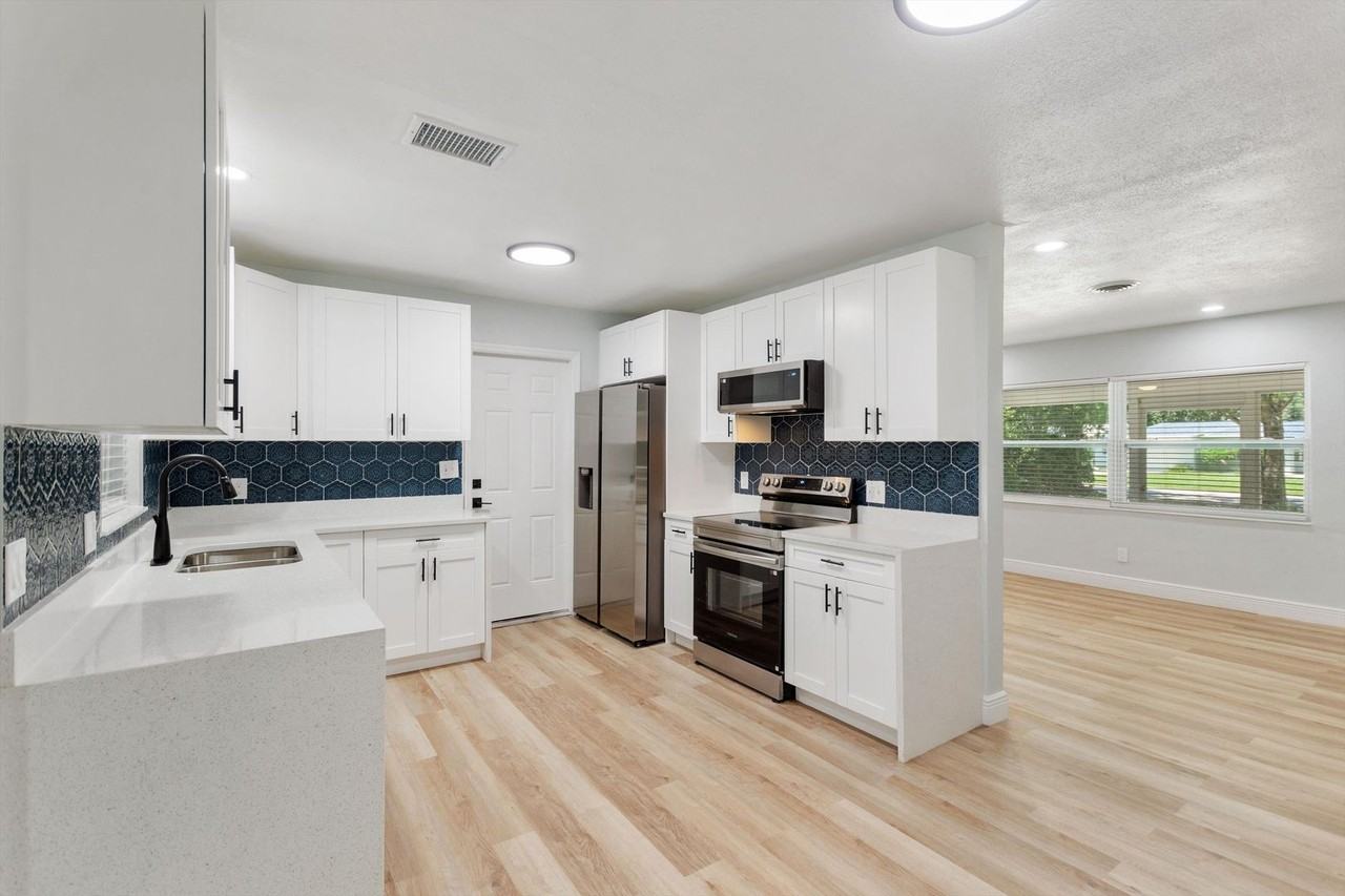 5424 14th Ave N - Photo 4 of 34