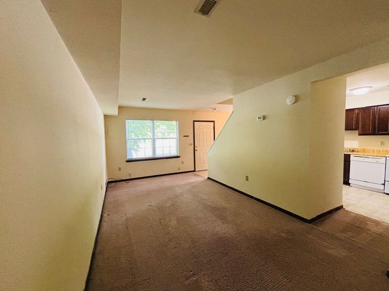 327 Charles St - Photo 5 of 16
