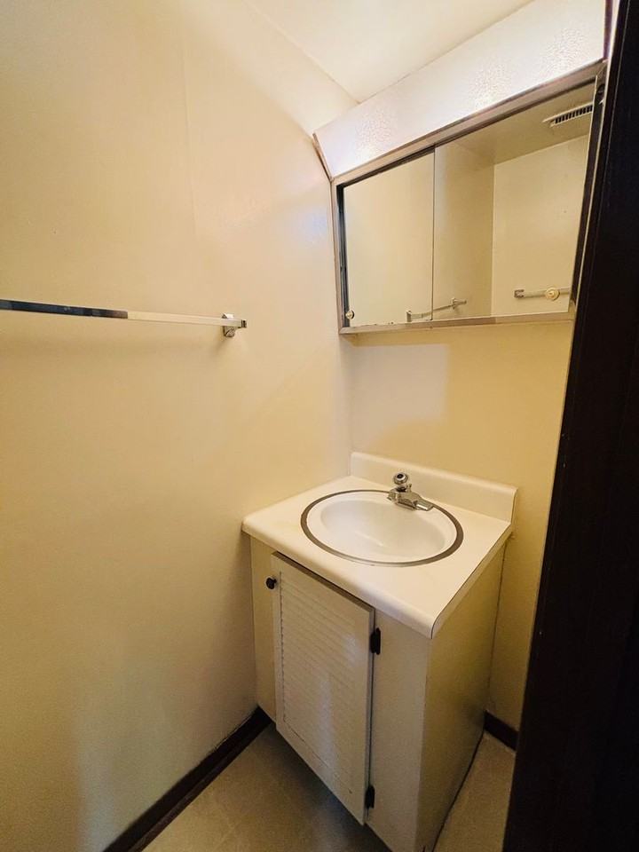 327 Charles St - Photo 6 of 16