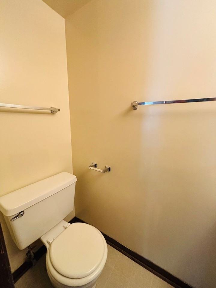 327 Charles St - Photo 7 of 16