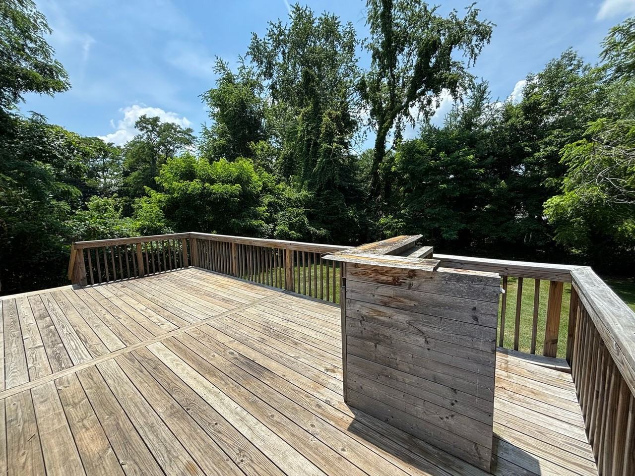1009 Montgomery St - Photo 6 of 28