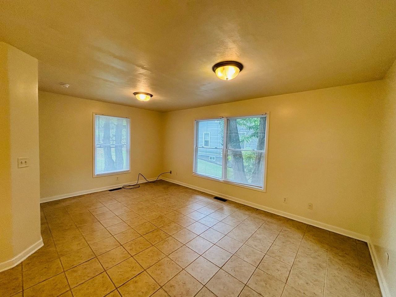 242 Virginia St - Photo 2 of 19