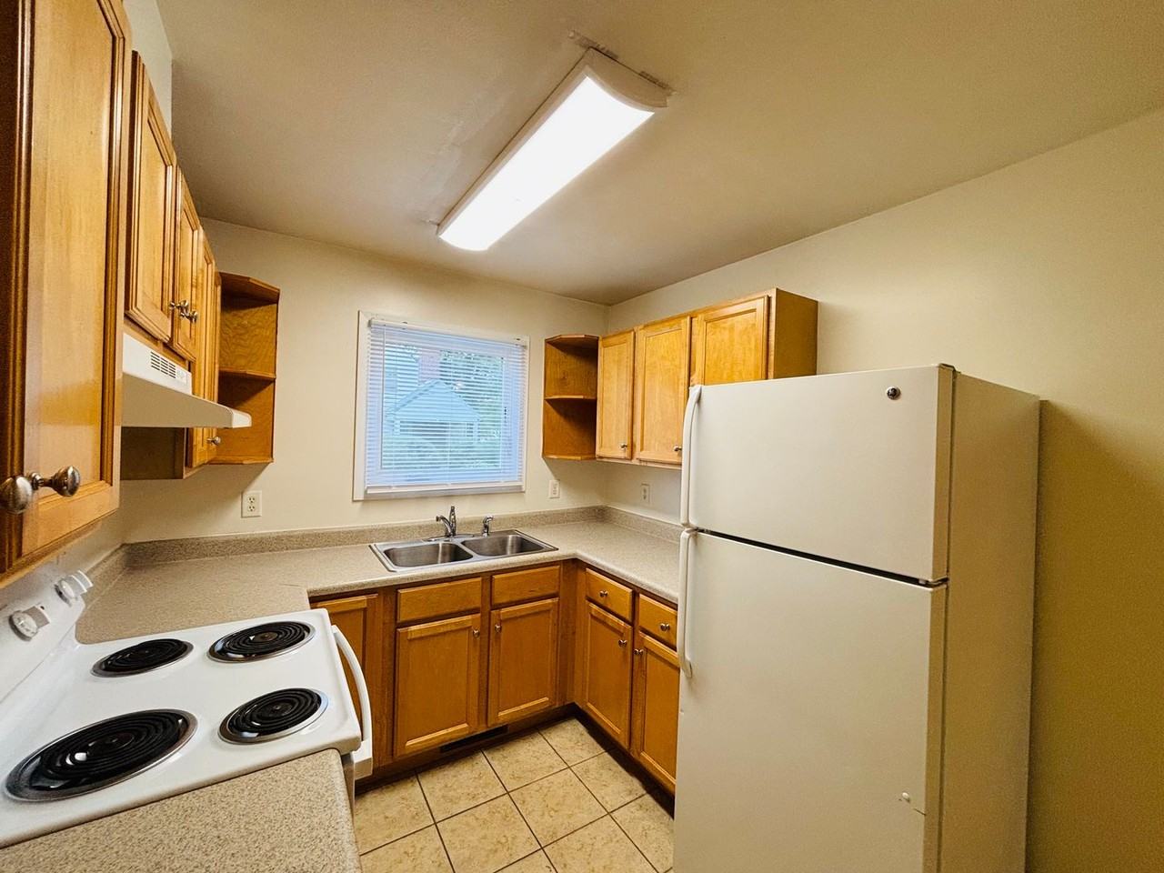 242 Virginia St - Photo 6 of 19