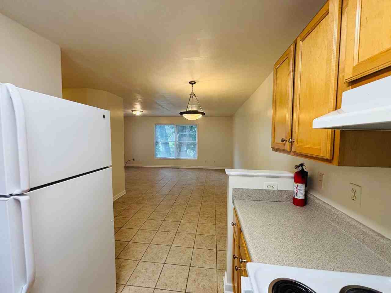 242 Virginia St - Photo 7 of 19