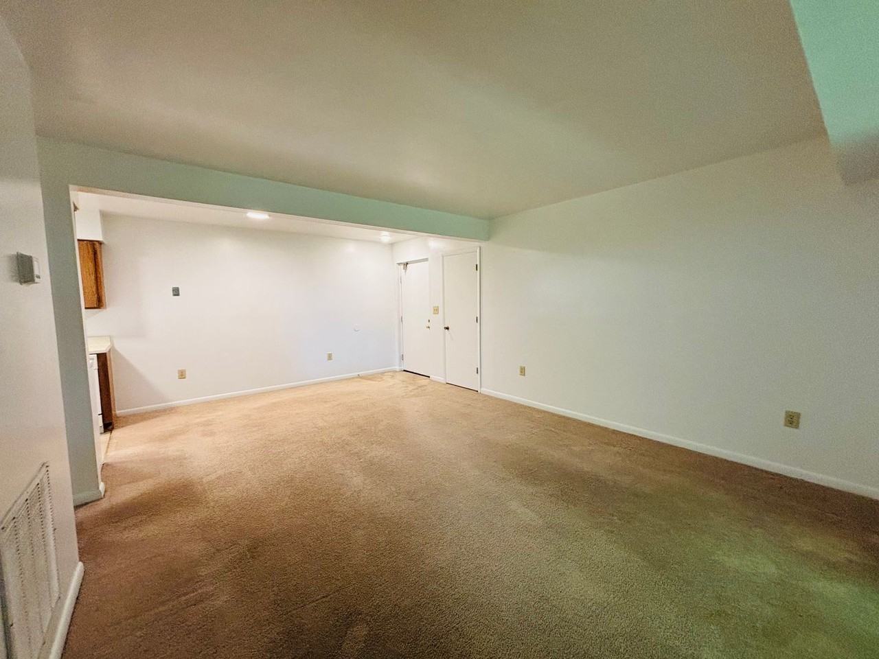 207 Wharton St Se #4 - Photo 4 of 12