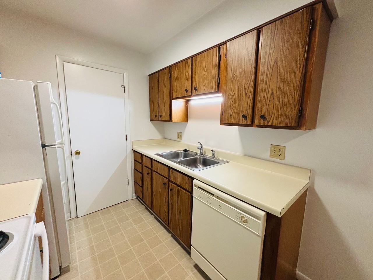 207 Wharton St Se #4 - Photo 5 of 12