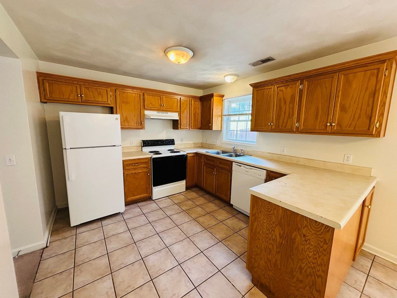 715 E Main St - Photo 6 of 20