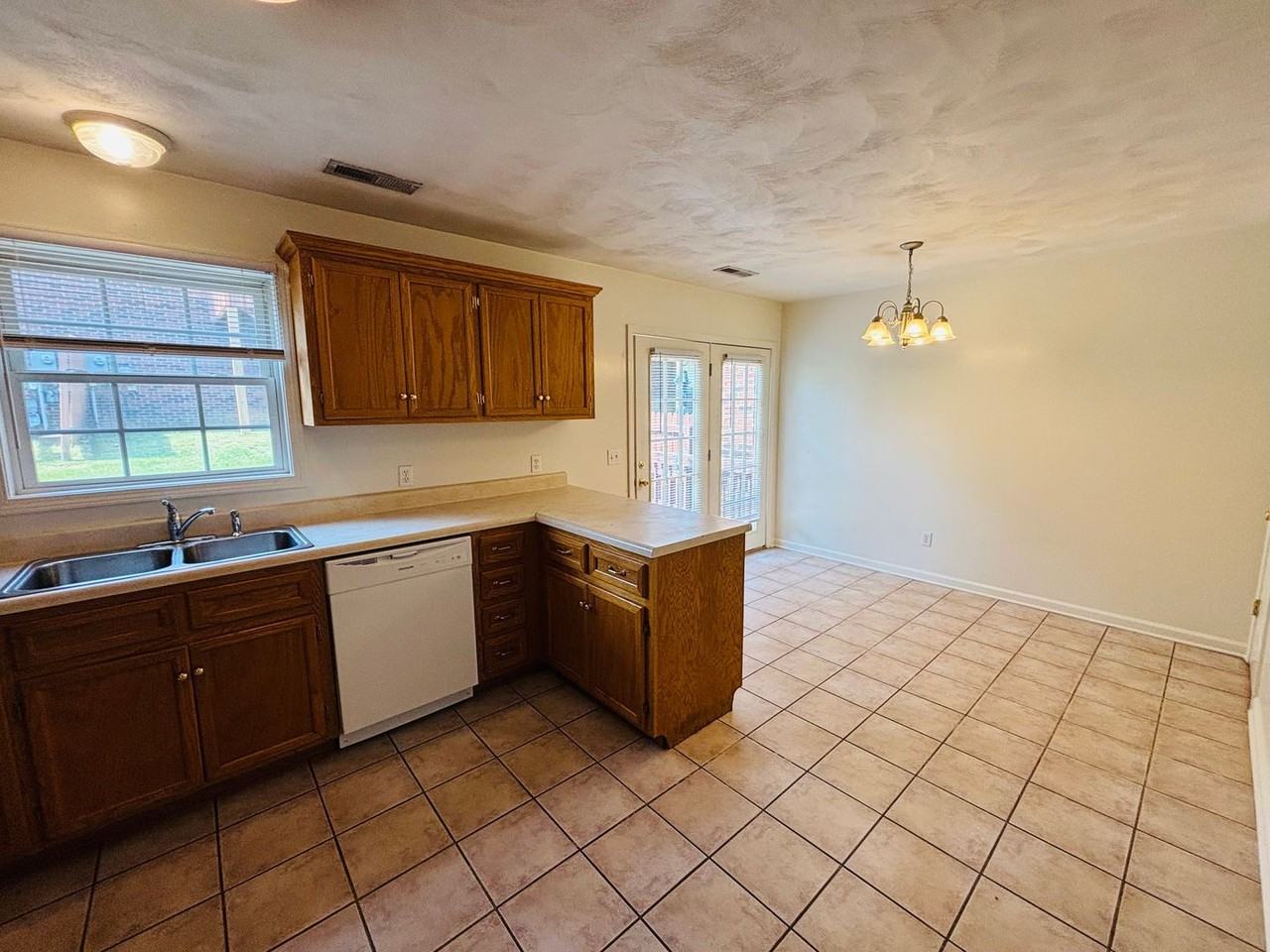 715 E Main St - Photo 7 of 20