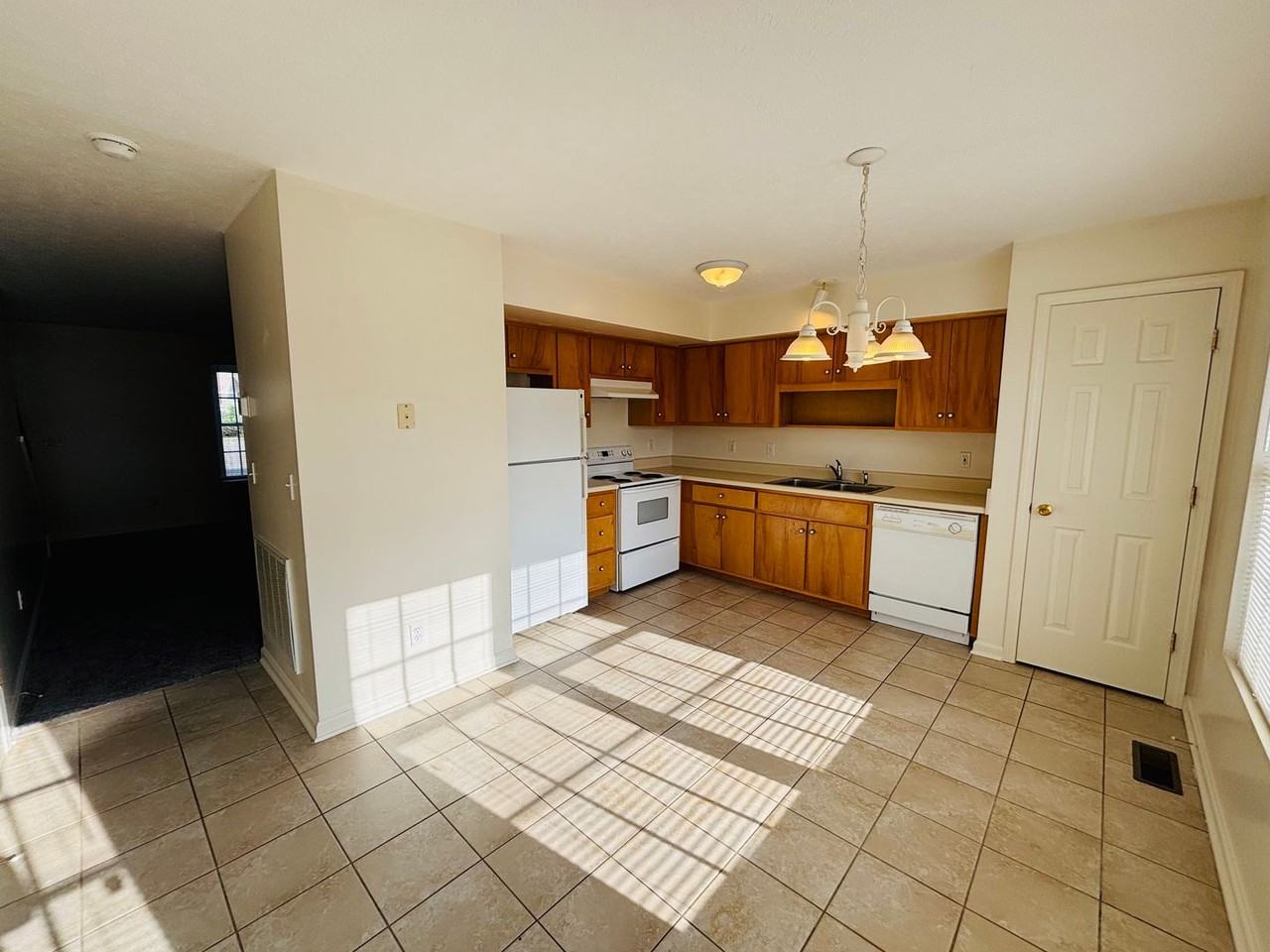 724 Park St - Photo 5 of 15