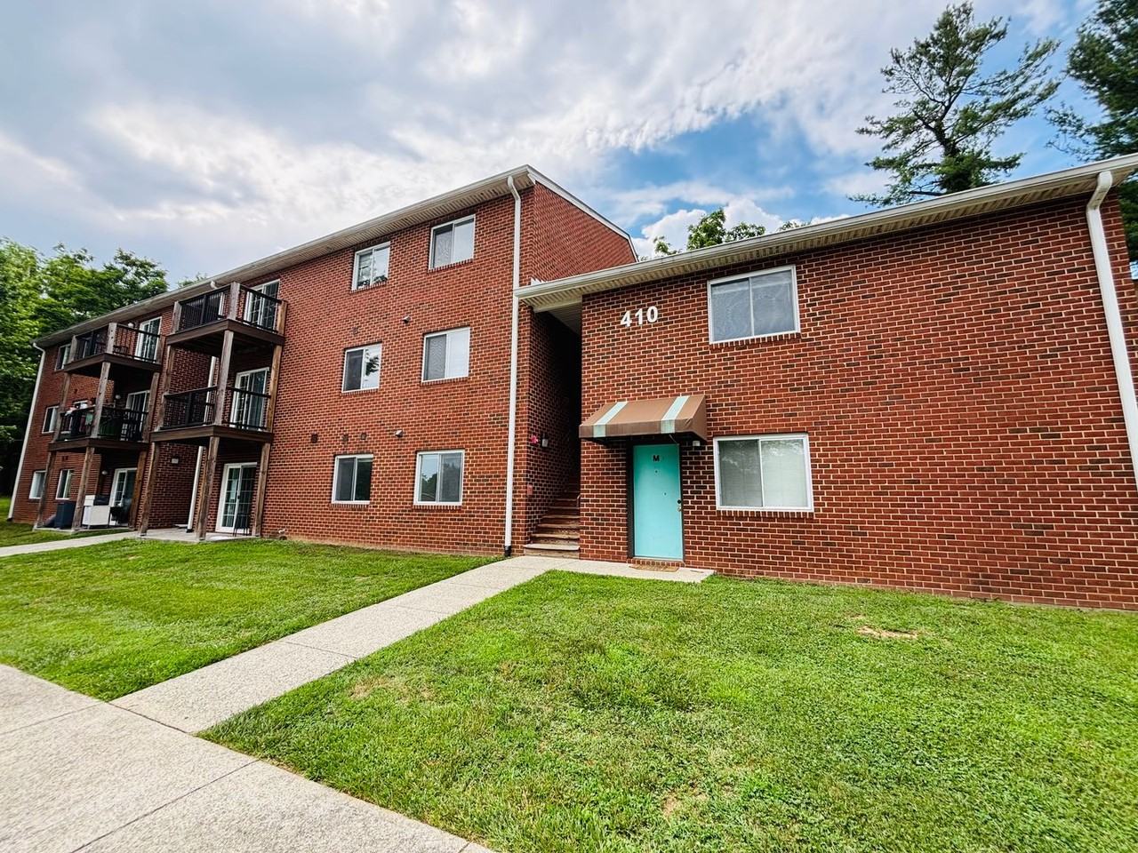 410 Houston St. - Photo 2 of 50
