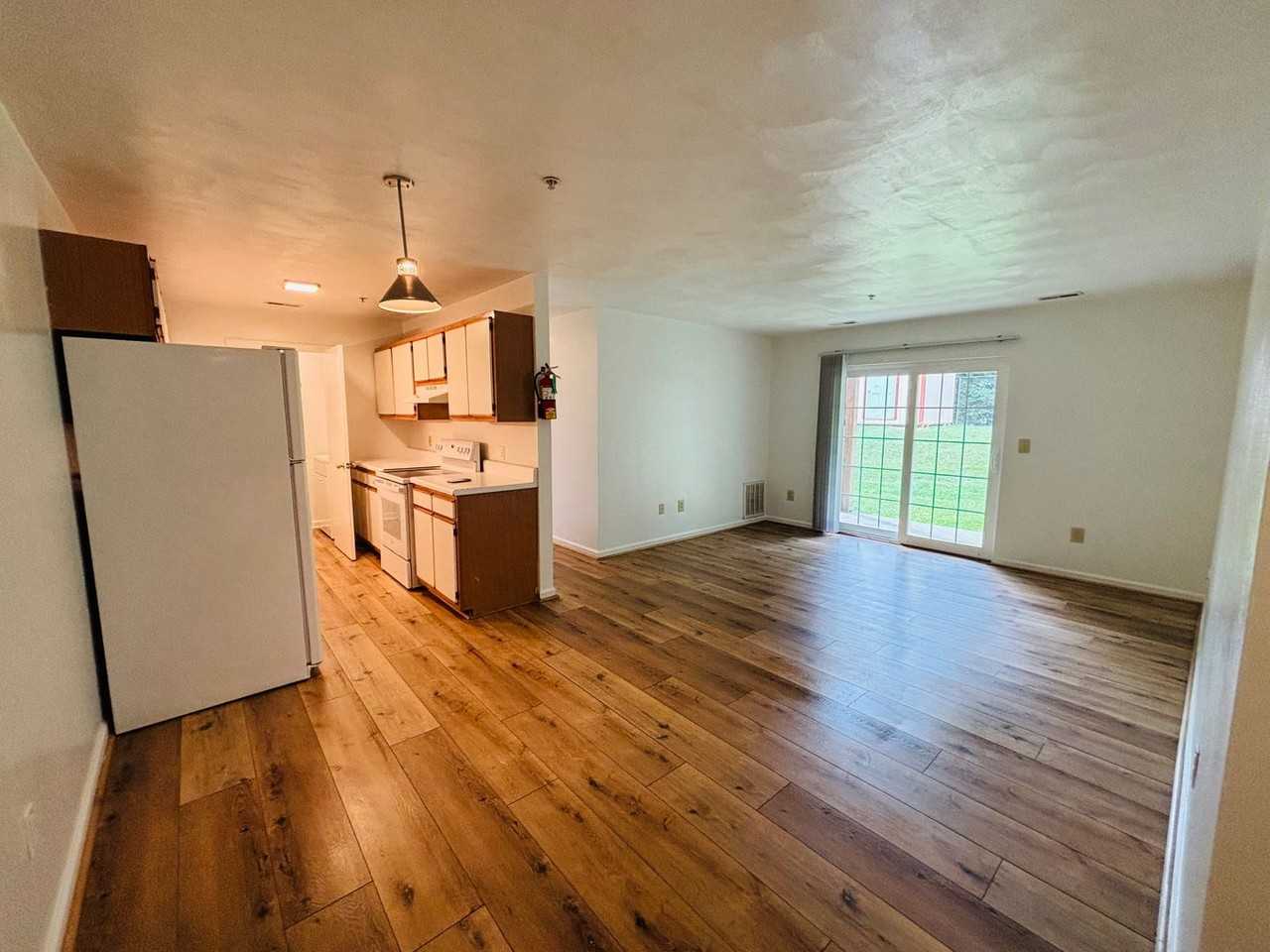 410 Houston St. - Photo 4 of 50