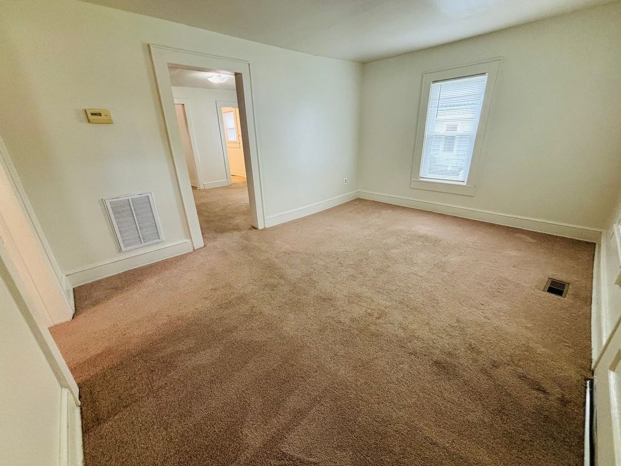 116 Lester St - Photo 4 of 14