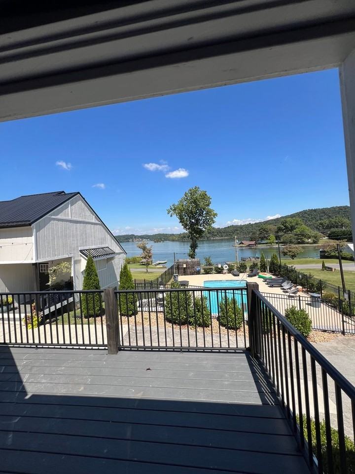 652 Oak Grove Rd - Photo 4 of 13