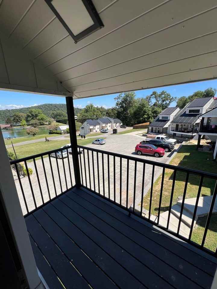 652 Oak Grove Rd - Photo 5 of 13