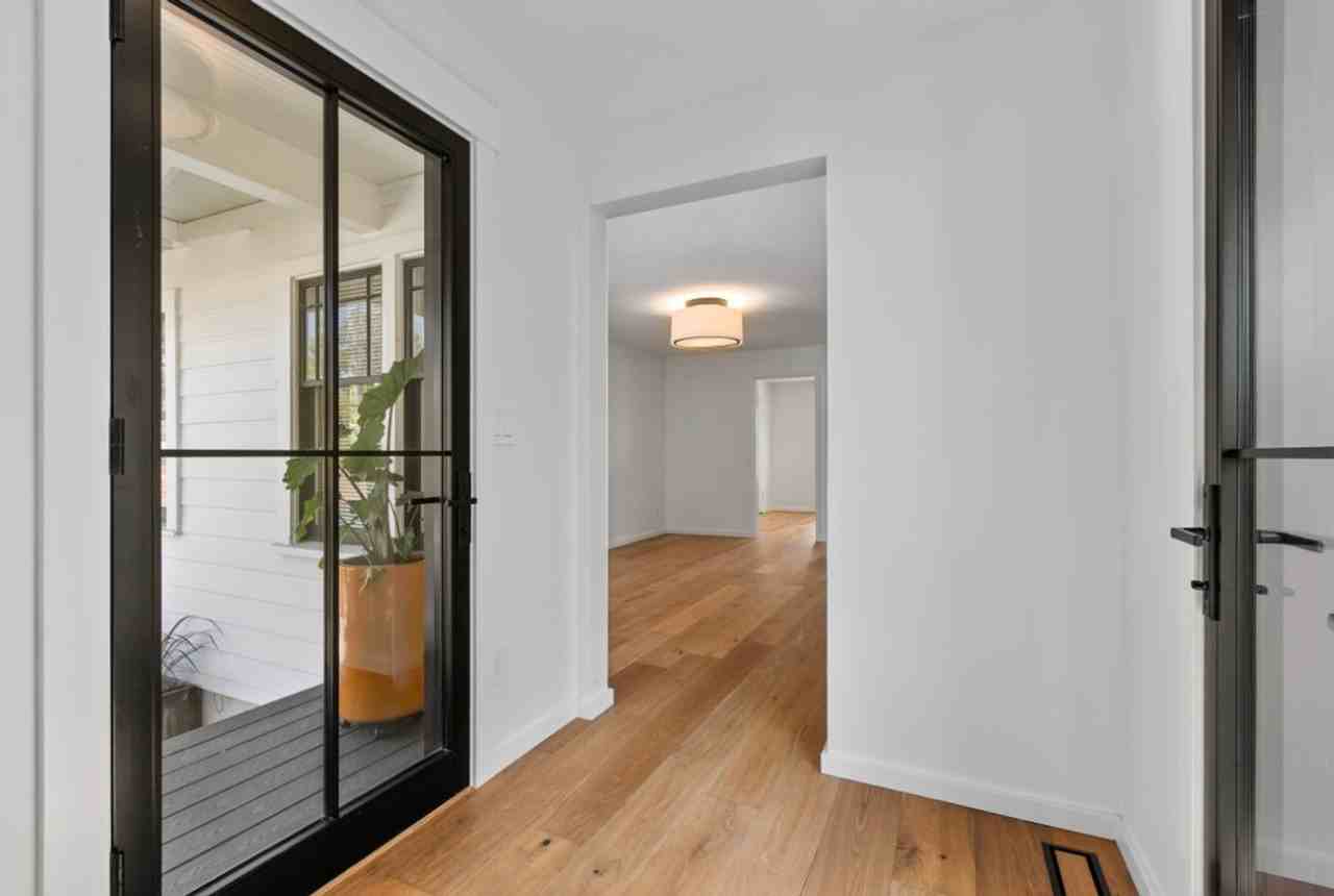 1205 Ne 91st St - Photo 7 of 31