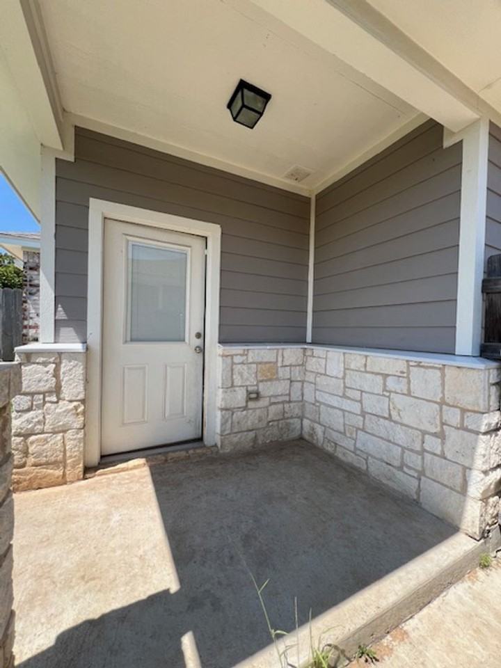 423 Spring St - Photo 2 of 22