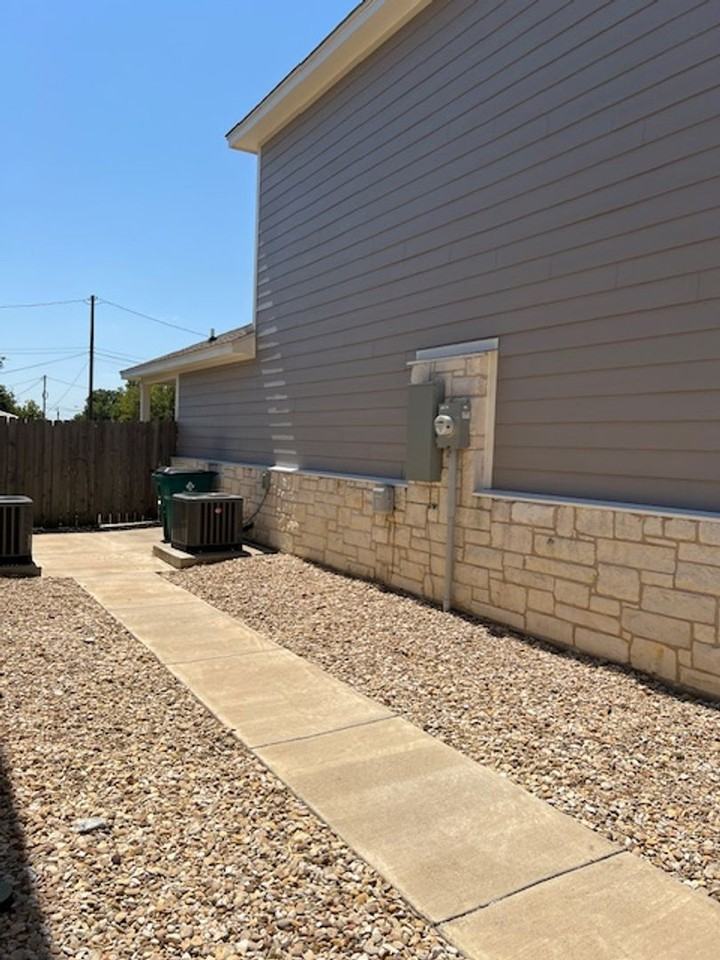 423 Spring St - Photo 6 of 22