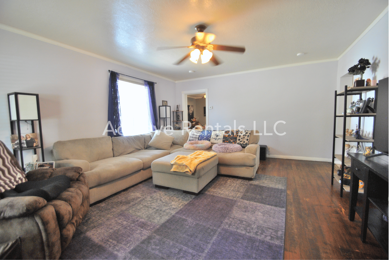 328 N 200 W - Photo 2 of 10