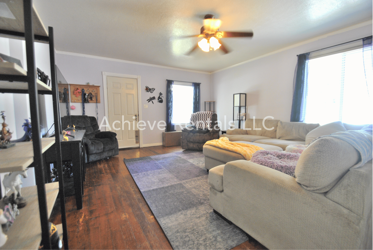 328 N 200 W - Photo 3 of 10