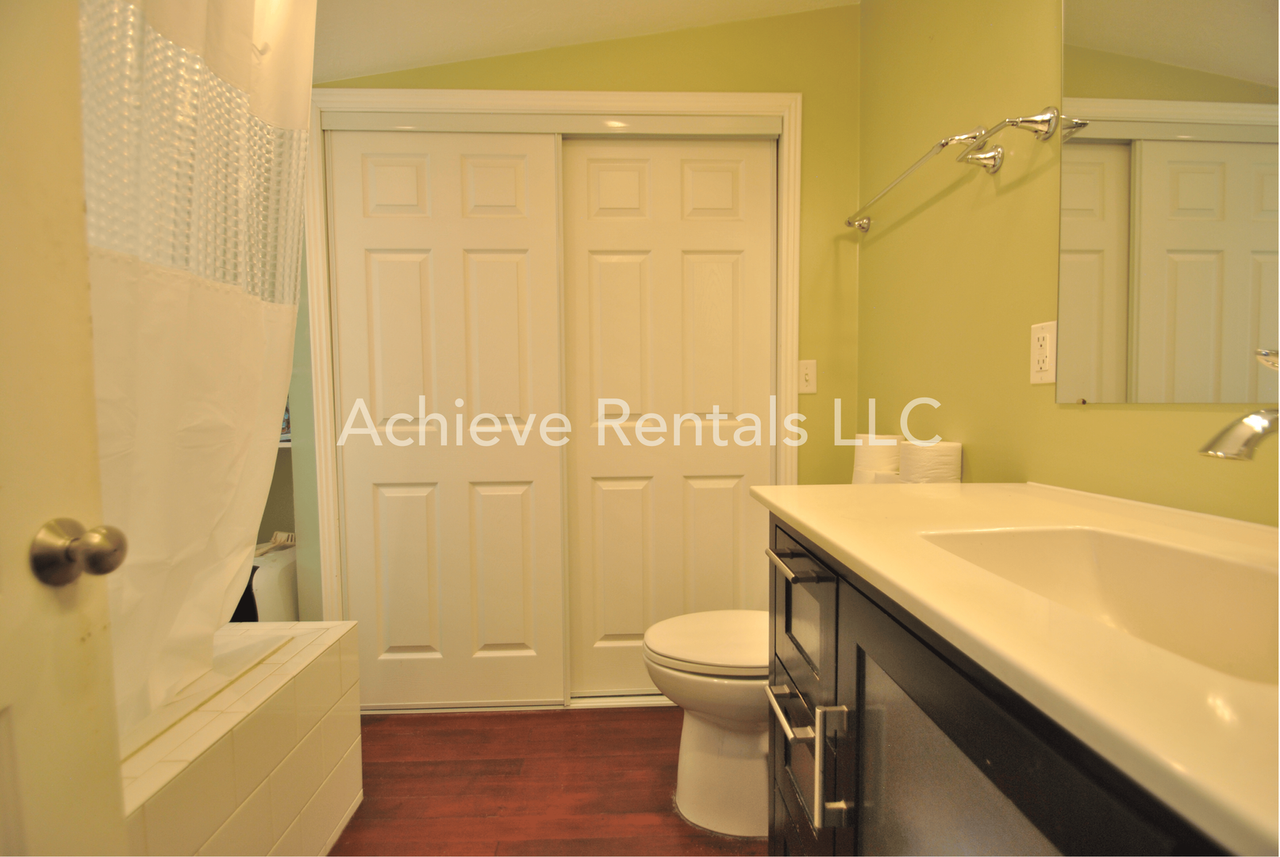 328 N 200 W - Photo 4 of 10