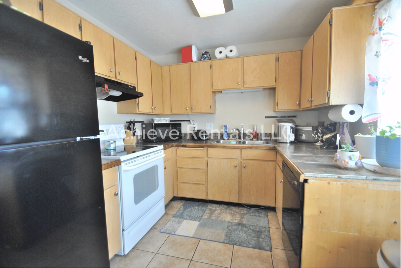 328 N 200 W - Photo 5 of 10