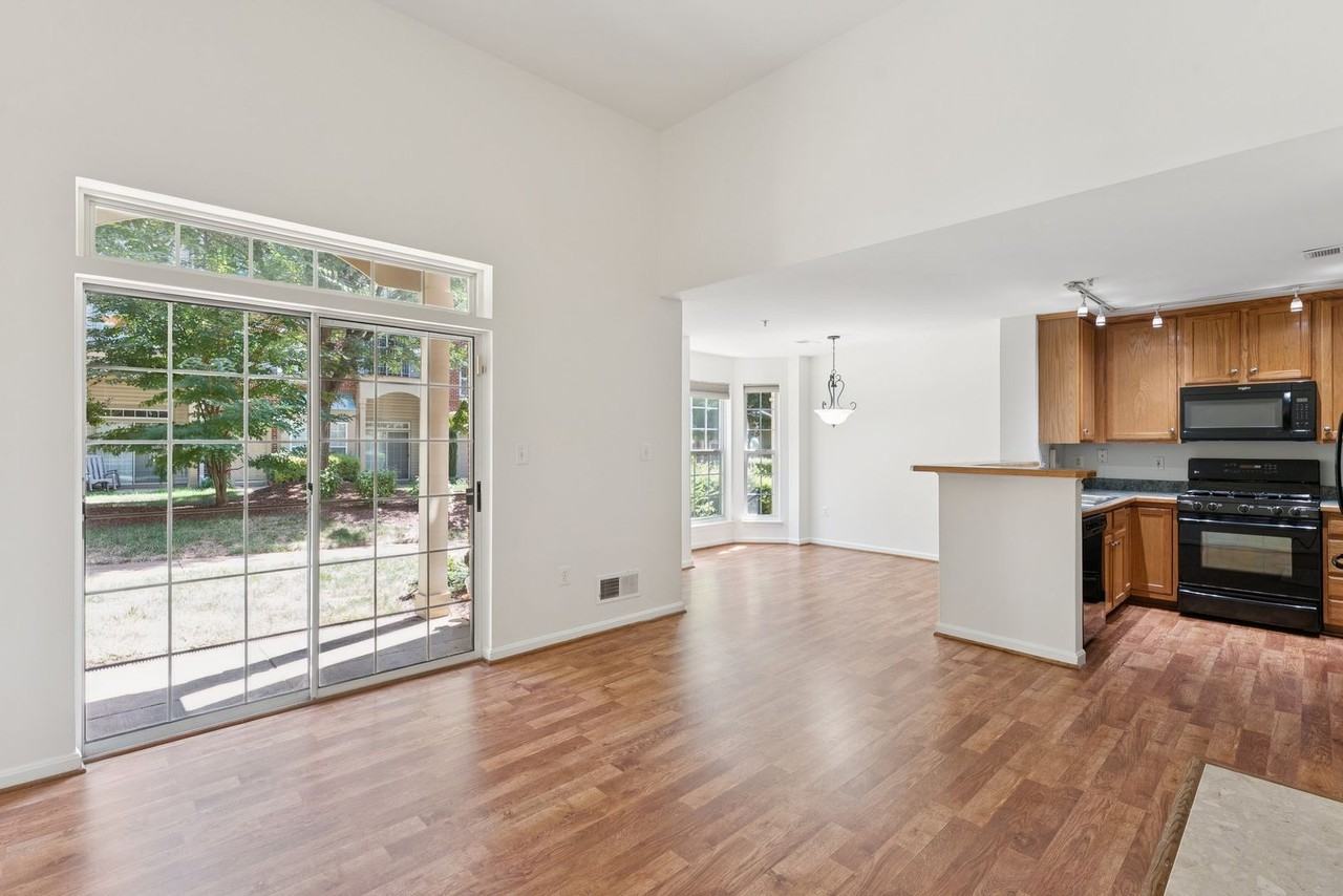 11892 Breton Ct #7A - Photo 5 of 25