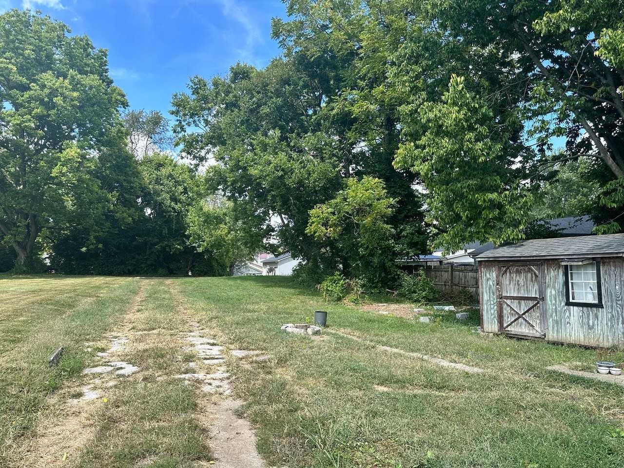 1205 W Walnut St - Photo 2 of 13