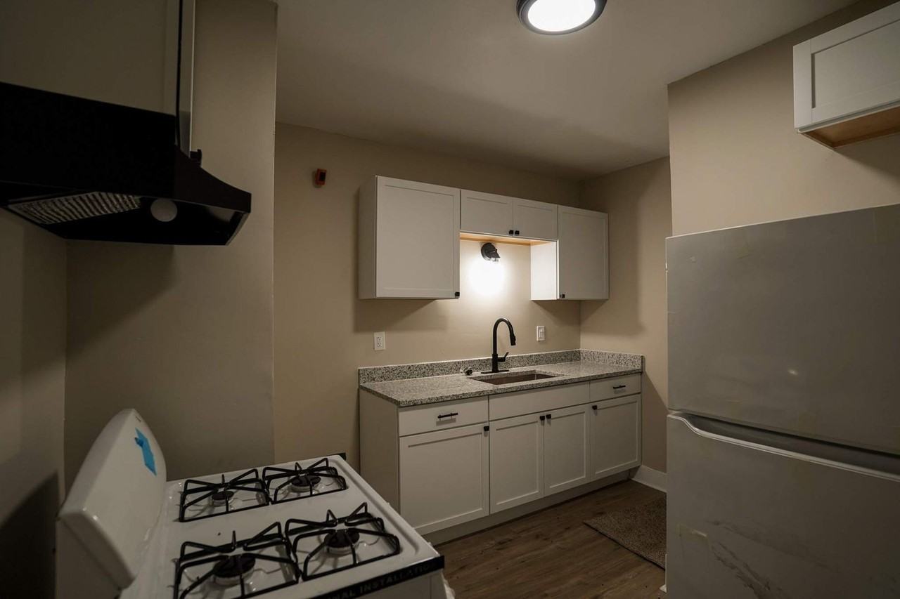 18524 Riverview St - Photo 3 of 8
