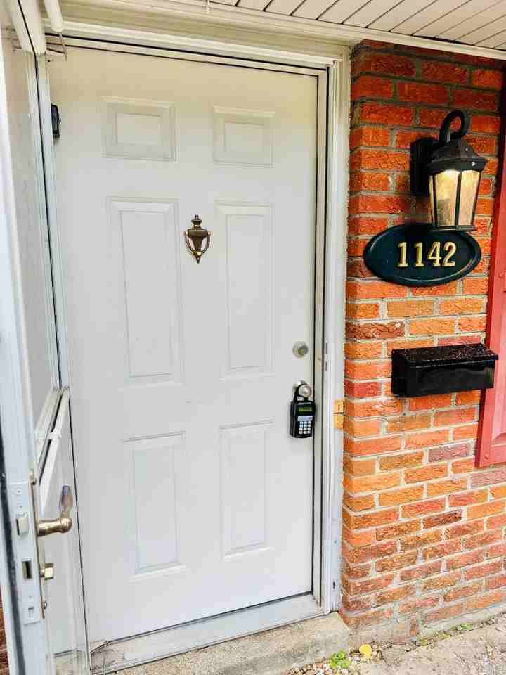 1142 Beth Manor Dr - Photo 3 of 28