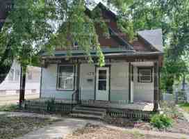 featured image of 425 E 3rd St