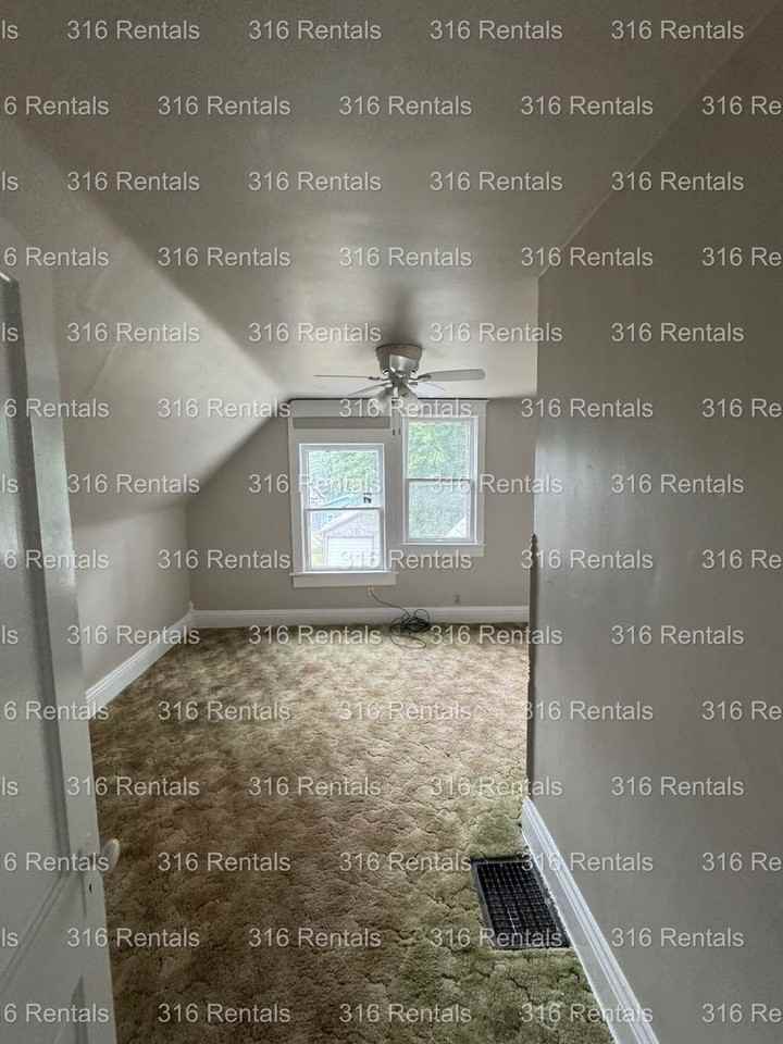 425 E 3rd St - Photo 5 of 12