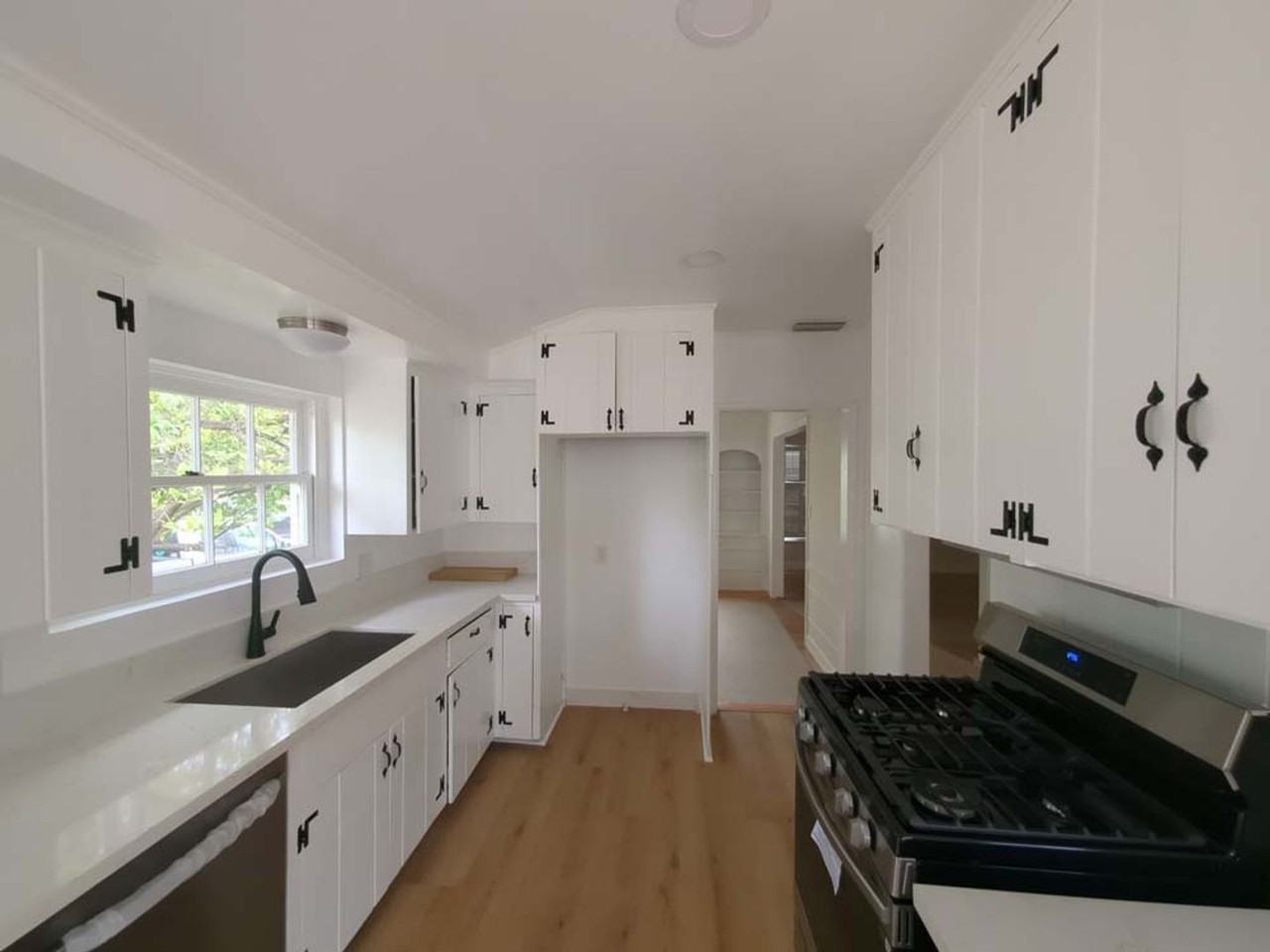 4457 Simpson Ave - Photo 3 of 42