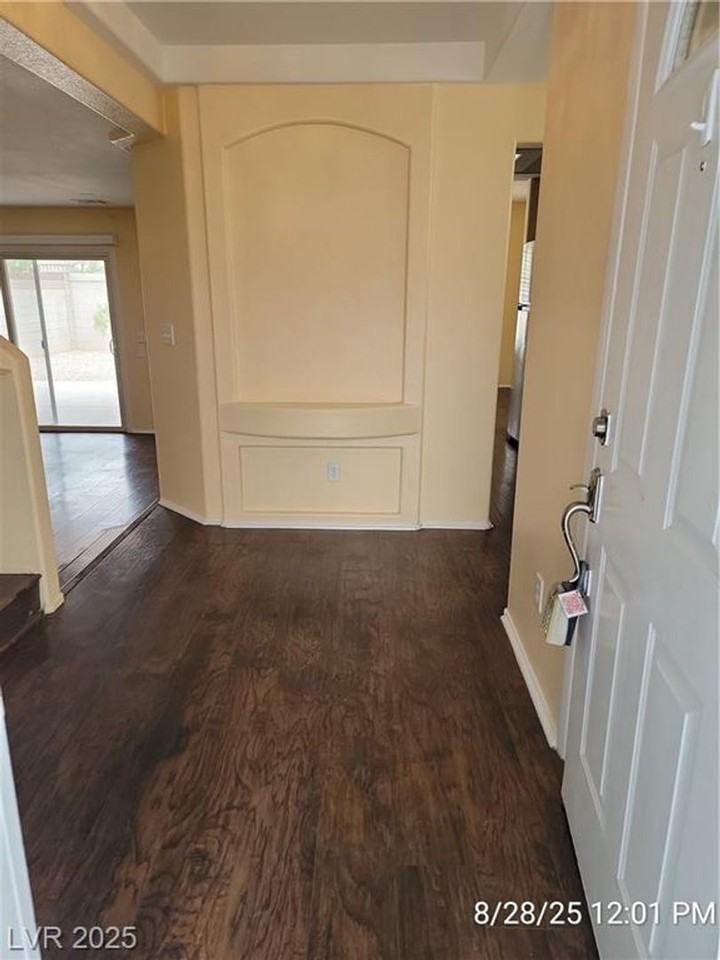 818 Ribbon Grass Ave - Photo 3 of 36