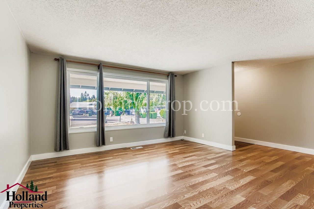 560 Sw 191st Ave - Photo 4 of 32