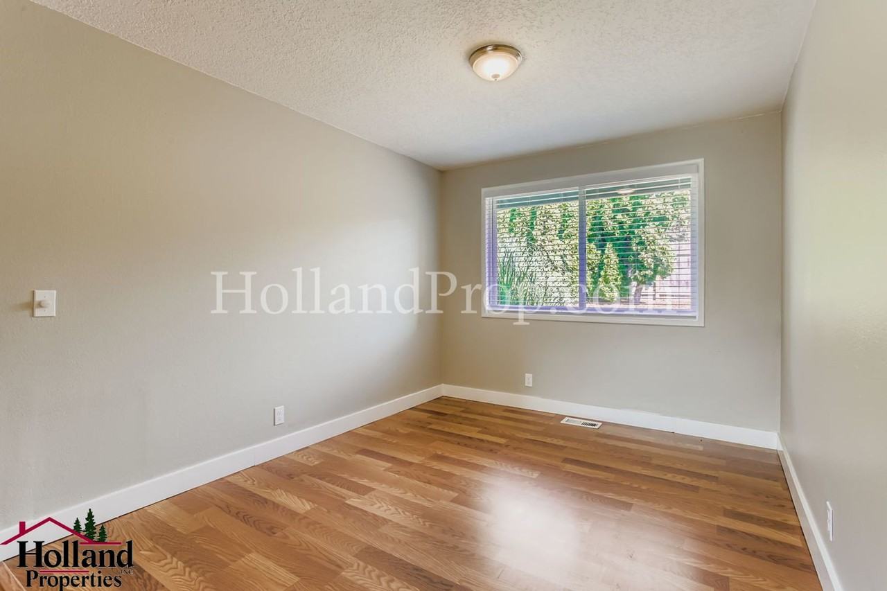 560 Sw 191st Ave - Photo 6 of 32