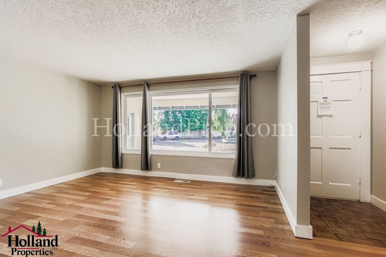 560 Sw 191st Ave - Photo 7 of 32