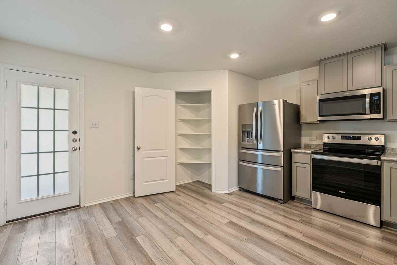 13505 Virtue St - Photo 6 of 20