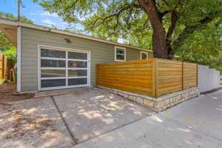 907 Chicon St - Photo 1 of 1