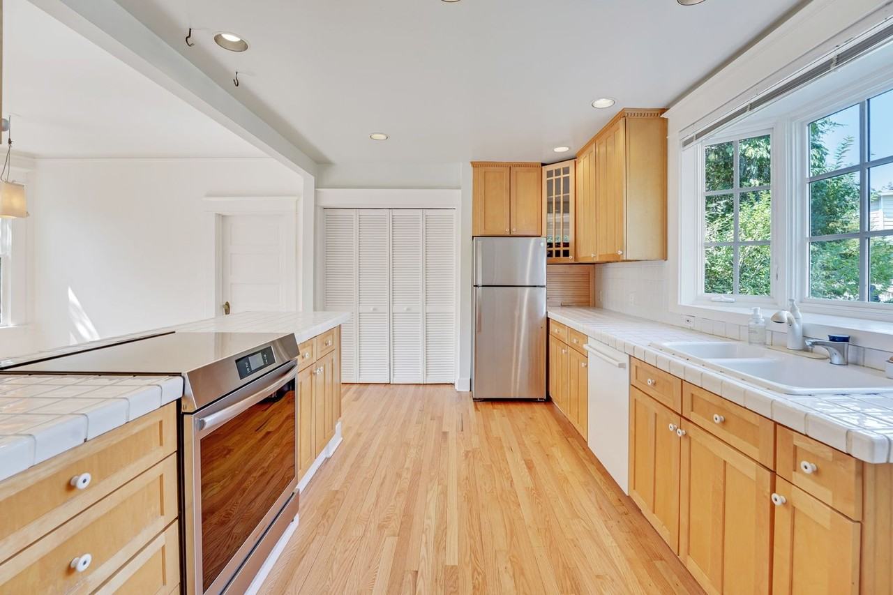 2017 2nd Ave N - Photo 2 of 15