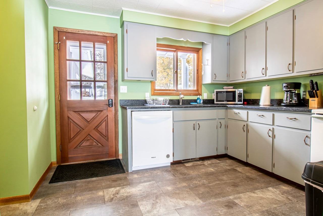 7916 Hoiles Dr Nw - Photo 4 of 22