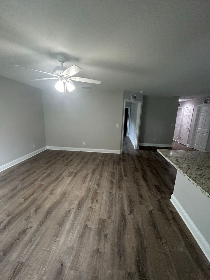 905 N Iowa Ave - Photo 3 of 10
